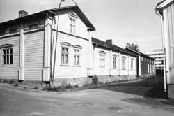 Hamngatan sedd från Kyrkbrogatan 1973-74. Fastighetenflyttad till Norrmalm, Malmgatan 23