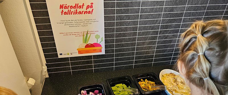 Närodlat på tallrikarna - barnen från Fagottens förskola  provsmakade grönsakerna  från  Markhotellet.