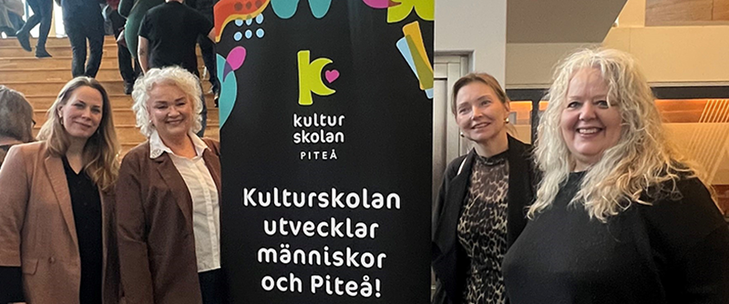 tillträdande chefen Sara Lockby tillsammans med Kicki Enqvist som kommer att gå i pension. Även kultursekreterare Kristina Englund och kultur- och fritidsnämndens ordförande Elisabeth Lindberg var på plats i Studio Acusticum.