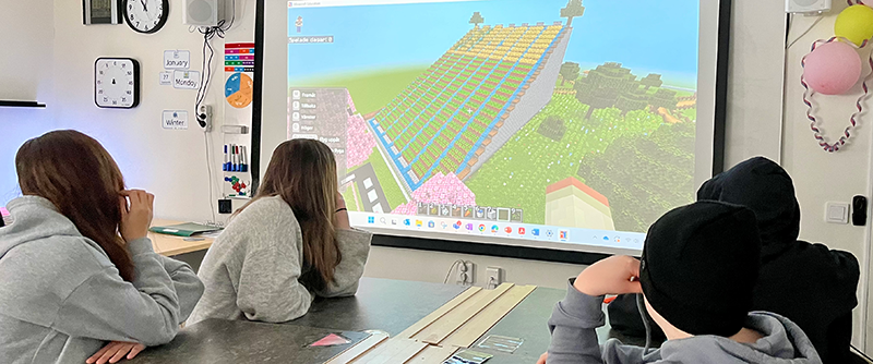 Smart odling som eleverna byggt upp i Minecraft .