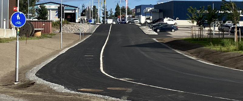 Fläktgatan har fått en gång- och cykelväg.