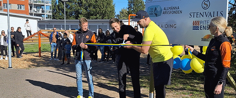 Sparbanken Nords Anna Boström och Anton Li Nilsson, ordf barn- och utbildningesnämnden invigde tillsammans den nya banan.